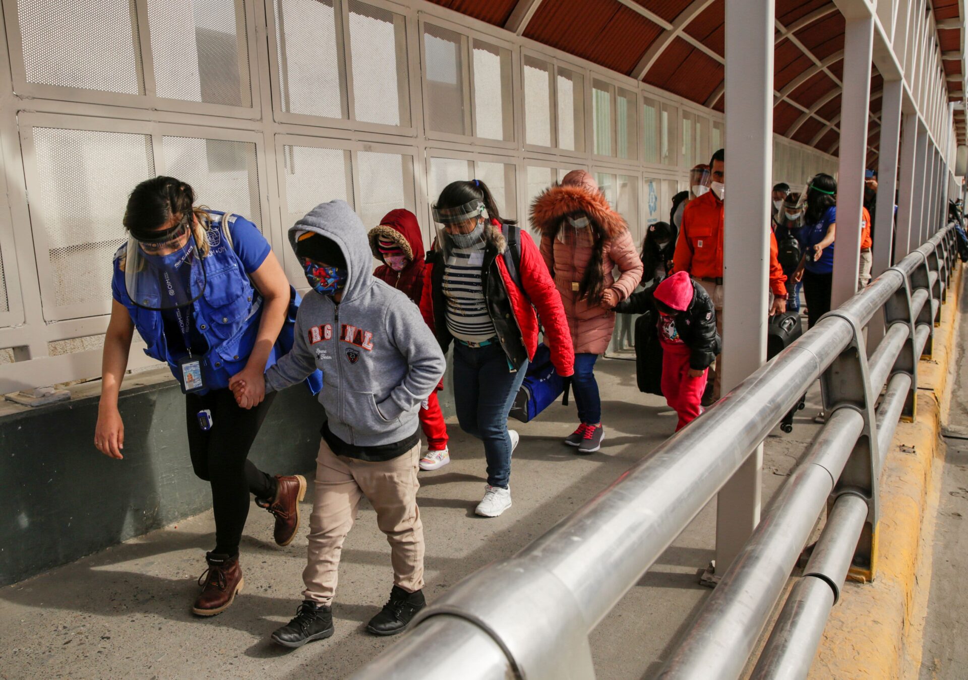 The U.S. defends expulsion of undocumented migrants under health policy, even as it eases border restrictions for travelers with visas-government.vision